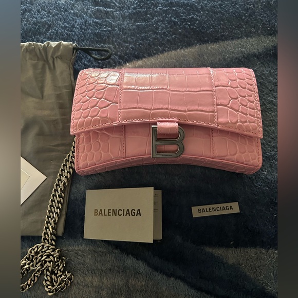 Brand new BALENCIAGA
Hourglass Crocodile Embossed Chain Wallet Pink 100% - Picture 8 of 11
